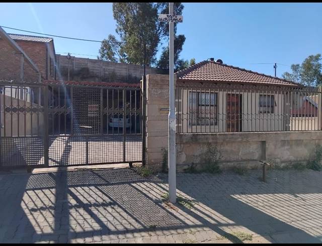 5 BEDROOM HOUSE FOR SALE IN OLIEVENHOUTBOSCH